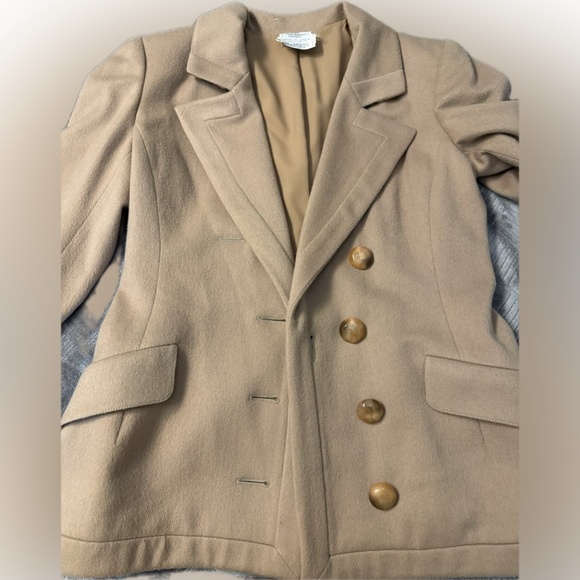 Valentino Camel Wool Blazer – Timeless Italian Tailoring, Minor Flaws - Picture 3 of 12